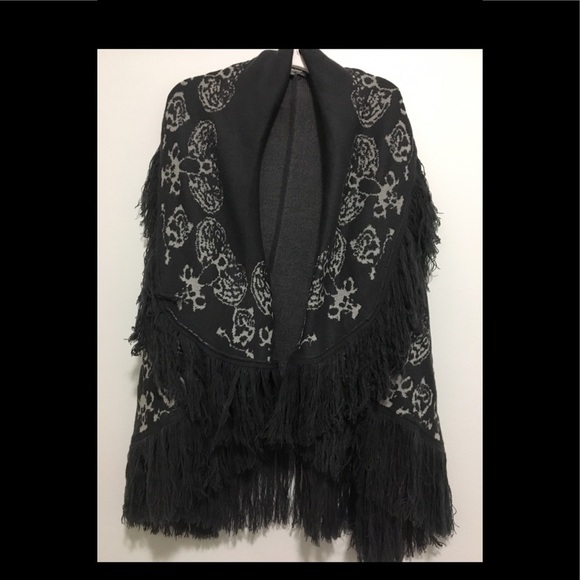 Neiman Marcus Knits Printed Fringe Shawl Cardigan - Picture 1 of 6